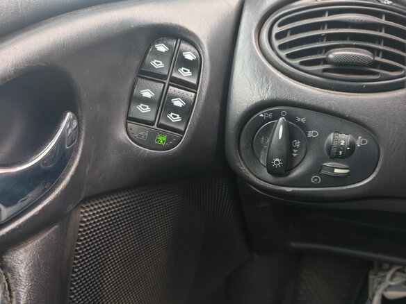 2001 Ford Focus I Рестайлинг, серебристый, 250000 рублей - вид 11