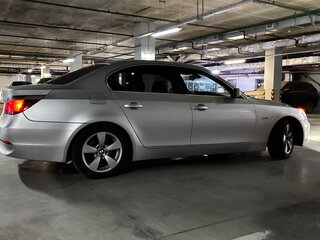 2003 BMW 5 серии 525i V (E60/E61), серебристый, 900000 рублей, вид 5