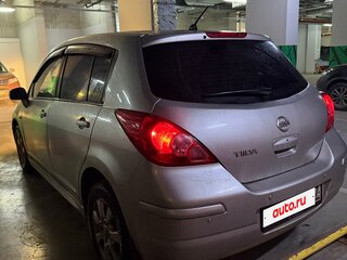 2010 Nissan Tiida I Рестайлинг, серебристый, 700000 рублей, вид 4