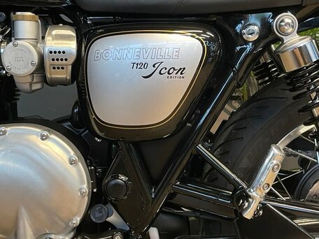 2025 Triumph Bonneville T120, чёрный, 2150000 рублей, вид 5
