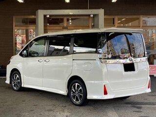 2021 Toyota Voxy III (R80) Рестайлинг, белый, 1873000 рублей, вид 5