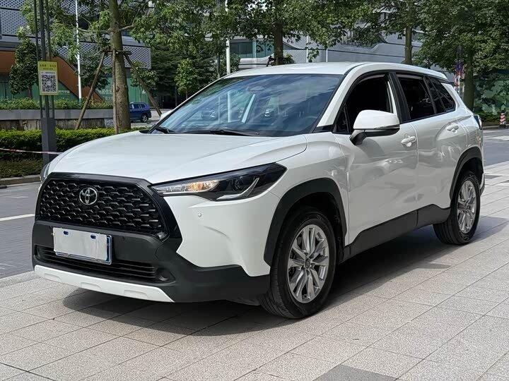 Открыть фотографии: Toyota Corolla Cross I