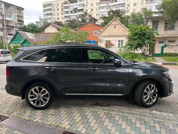 2021 Kia Sorento IV, серый, 4200000 рублей - вид 2
