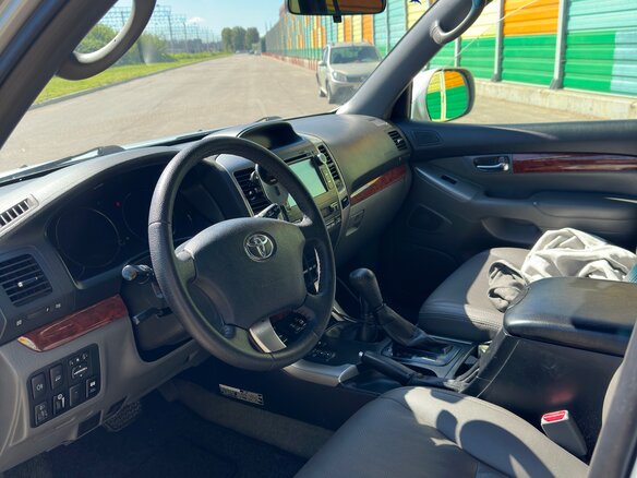 2005 Toyota Land Cruiser Prado 5-speed 120 Series, серебристый, 1900000 рублей - вид 5