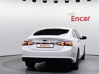 2021 Chevrolet Malibu IX Рестайлинг, белый, 1800000 рублей, вид 4
