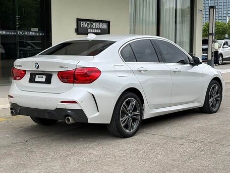 2022 BMW 1 серии 120i III (F52) Рестайлинг, белый, 1750000 рублей, вид 3