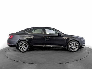 2022 Skoda Superb III Рестайлинг, чёрный, 3400000 рублей, вид 4