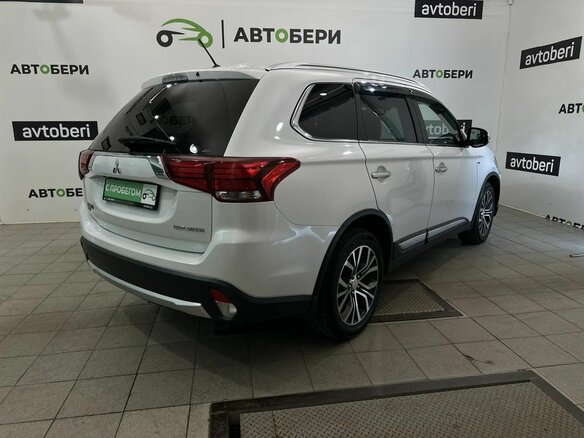 2015 Mitsubishi Outlander III Рестайлинг 2, белый - вид 4
