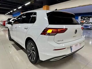 2022 Volkswagen Golf VIII, белый, 1836213 рублей, вид 3