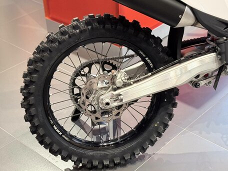 2024 KTM 250 SX F, оранжевый, 1259900 рублей, вид 5