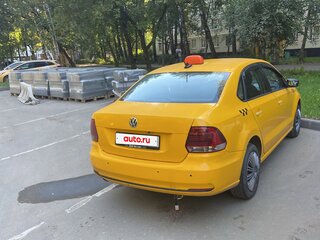 2018 Volkswagen Polo V Рестайлинг, жёлтый, 380000 рублей, вид 3