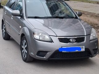 2011 Kia Rio II Рестайлинг, серебристый, 320000 рублей, вид 2