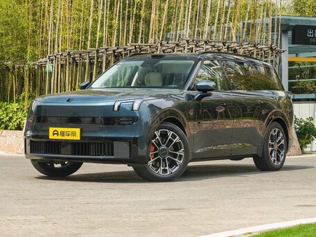 Lynk & Co 900