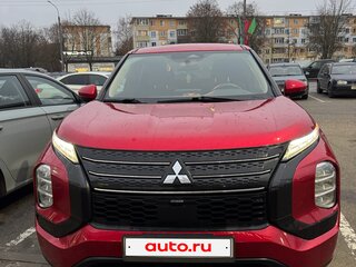 2022 Mitsubishi Outlander IV, красный, 3600000 рублей, вид 1