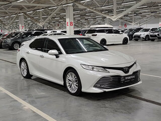 2018 Toyota Camry VIII (XV70), белый, 2780000 рублей, вид 3