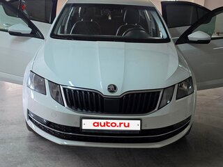 2019 Skoda Octavia III (A7) Рестайлинг, белый, 1700000 рублей, вид 2
