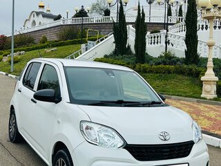 2018 Toyota Passo III, белый, 950000 рублей, вид 2