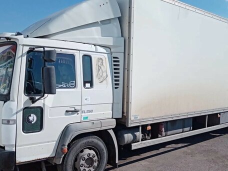 2004 Volvo FL, белый, 2050000 рублей, вид 1