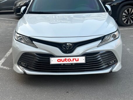 2019 Toyota Camry VIII (XV70), белый, 2670000 рублей, вид 1