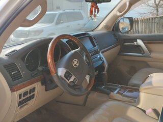 2012 Toyota Land Cruiser 200 Series Рестайлинг 1, белый, 3600000 рублей, вид 5