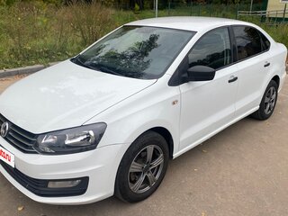 2016 Volkswagen Polo V Рестайлинг, белый, 525000 рублей, вид 1