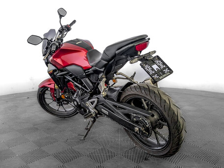 2024 Honda CB 300R, красный, 489000 рублей, вид 4