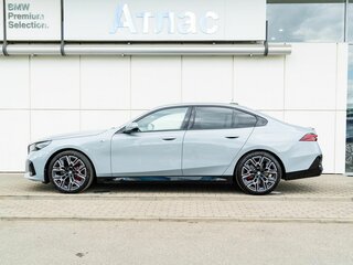 2026 BMW 5 серии 540d xDrive VIII (G60/G61/G68), серый, 15190000 рублей, вид 4