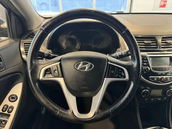 2011 Hyundai Solaris I, чёрный - вид 15