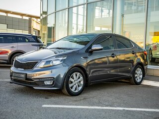 2015 Kia Rio III Рестайлинг, серый, 1098000 рублей, вид 3
