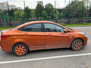 2015 Hyundai Solaris I Рестайлинг, оранжевый, 800000 рублей, вид 2