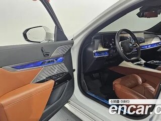 2023 BMW 7 серии 750e xDrive VII (G70), белый, 13800000 рублей, вид 4