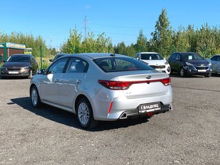 2021 Kia Rio IV Рестайлинг, серебристый, 1575500 рублей, вид 3