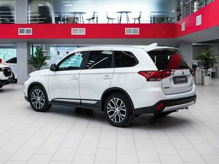2017 Mitsubishi Outlander III Рестайлинг 2, белый, 1550000 рублей, вид 4