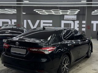 2022 Toyota Camry VIII (XV70) Рестайлинг, чёрный, 2600000 рублей, вид 4