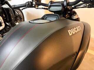 2015 Ducati Diavel Carbon, чёрный, 2000000 рублей, вид 4