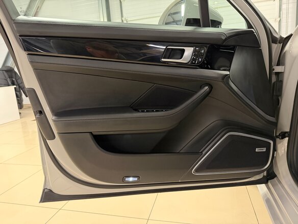 2019 Porsche Panamera 4 Sport Turismo II, серый, 8499000 рублей - вид 27