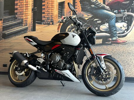 2026 Triumph Trident 800, серебристый, 1590000 рублей, вид 3