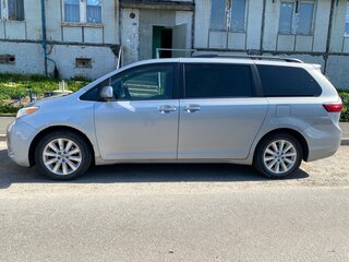2015 Toyota Sienna III Рестайлинг, серый, 2050000 рублей, вид 4