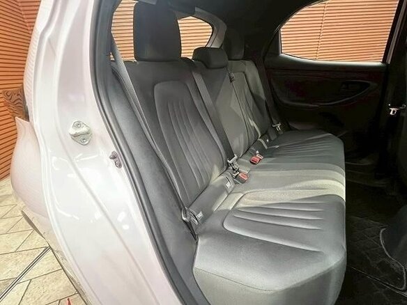 2023 Toyota Yaris IV, белый - вид 10