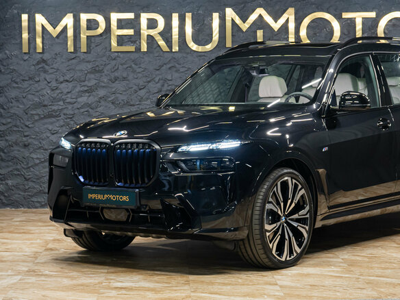 2026 BMW X7 40i I (G07) Рестайлинг, чёрный, 17990000 рублей - вид 3