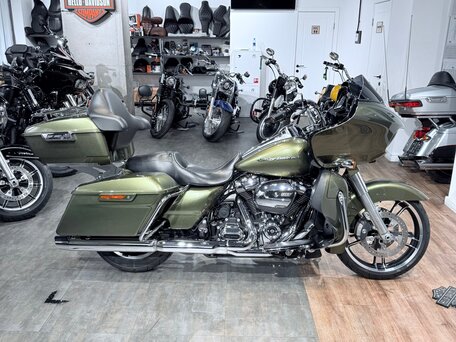 2017 Harley-Davidson Road Glide, зелёный, 1999000 рублей, вид 3