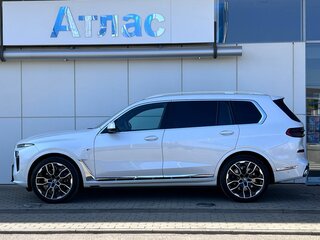2025 BMW X7 40i I (G07) Рестайлинг, белый, 15790000 рублей, вид 3