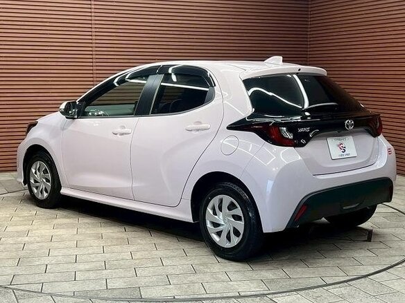 2023 Toyota Yaris IV, белый - вид 6