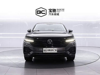 2023 Volkswagen Touareg III, чёрный, 5804422 рублей, вид 2