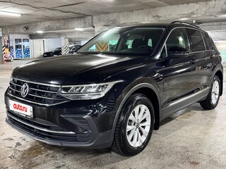 2021 Volkswagen Tiguan II Рестайлинг, чёрный, 3775000 рублей, вид 2