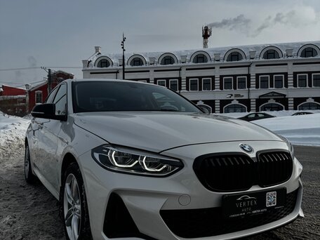2022 BMW 1 серии 120i III (F52) Рестайлинг, белый, 1800000 рублей, вид 3