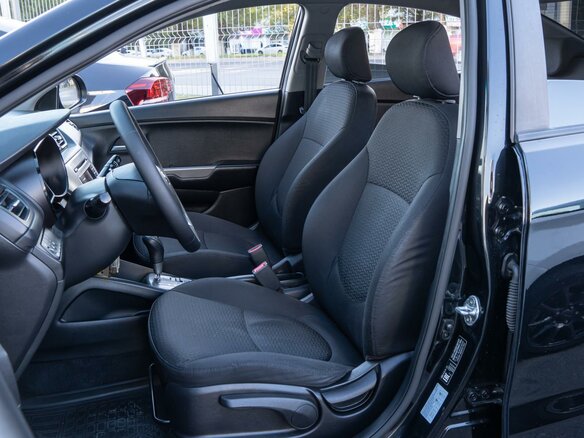 2016 Kia Rio III Рестайлинг, чёрный, 1085000 рублей - вид 9