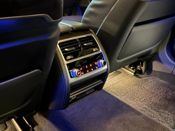 2021 BMW 7 серии Long 730Ld xDrive VI (G11/G12) Рестайлинг, чёрный, 8700000 рублей - вид 17