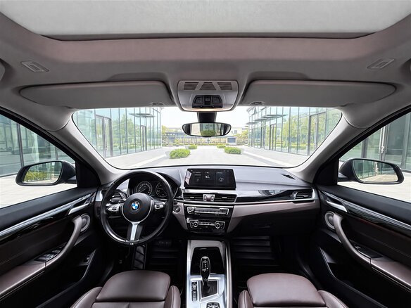 2022 BMW X1 18i sDrive III (U11/U12), пурпурный - вид 17
