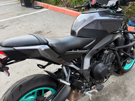 2024 Yamaha MT-09 (FZ-09), серый, 1320000 рублей, вид 5